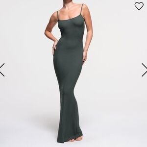 Skims soft lounge LONG SLIP DRESS in Cypress. Medium.